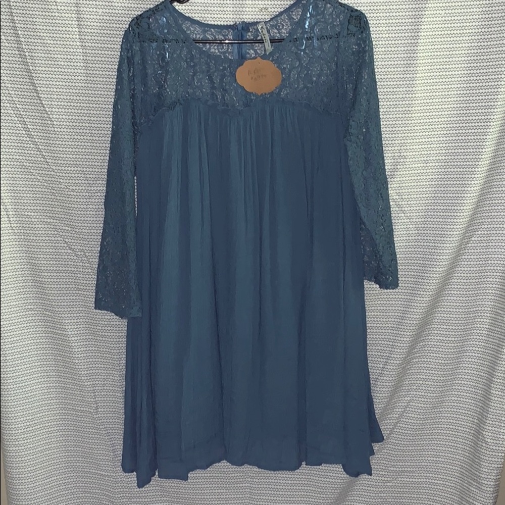 Navy lace dress! 😍